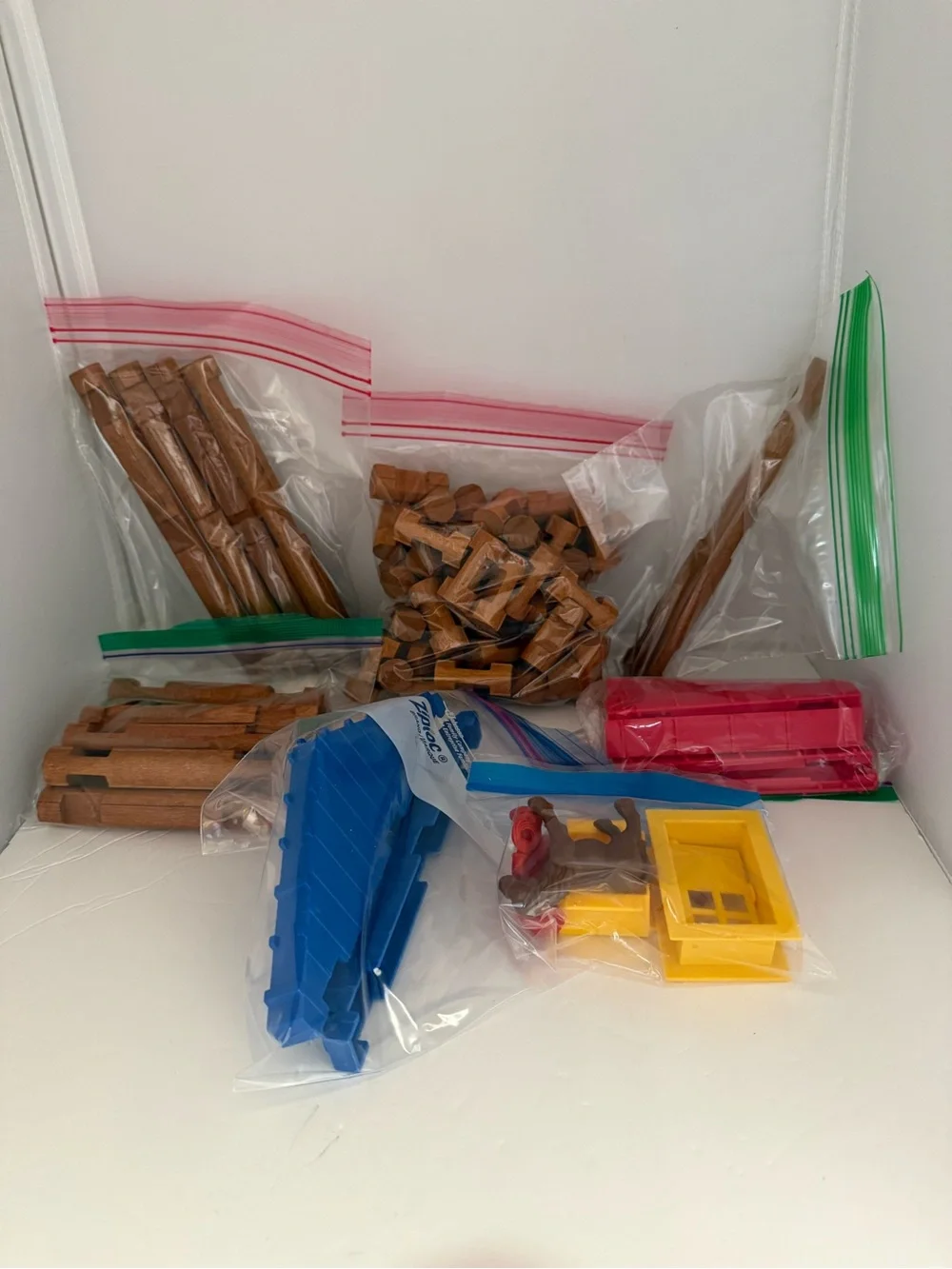 The Original Lincoln Logs Kids Building Set - Brown Logs with Red & Blue Roof